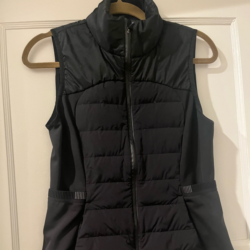 Lululemon Black Vest, size 8